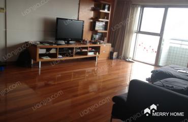 spacious flat with big balcony in kingsville French concession